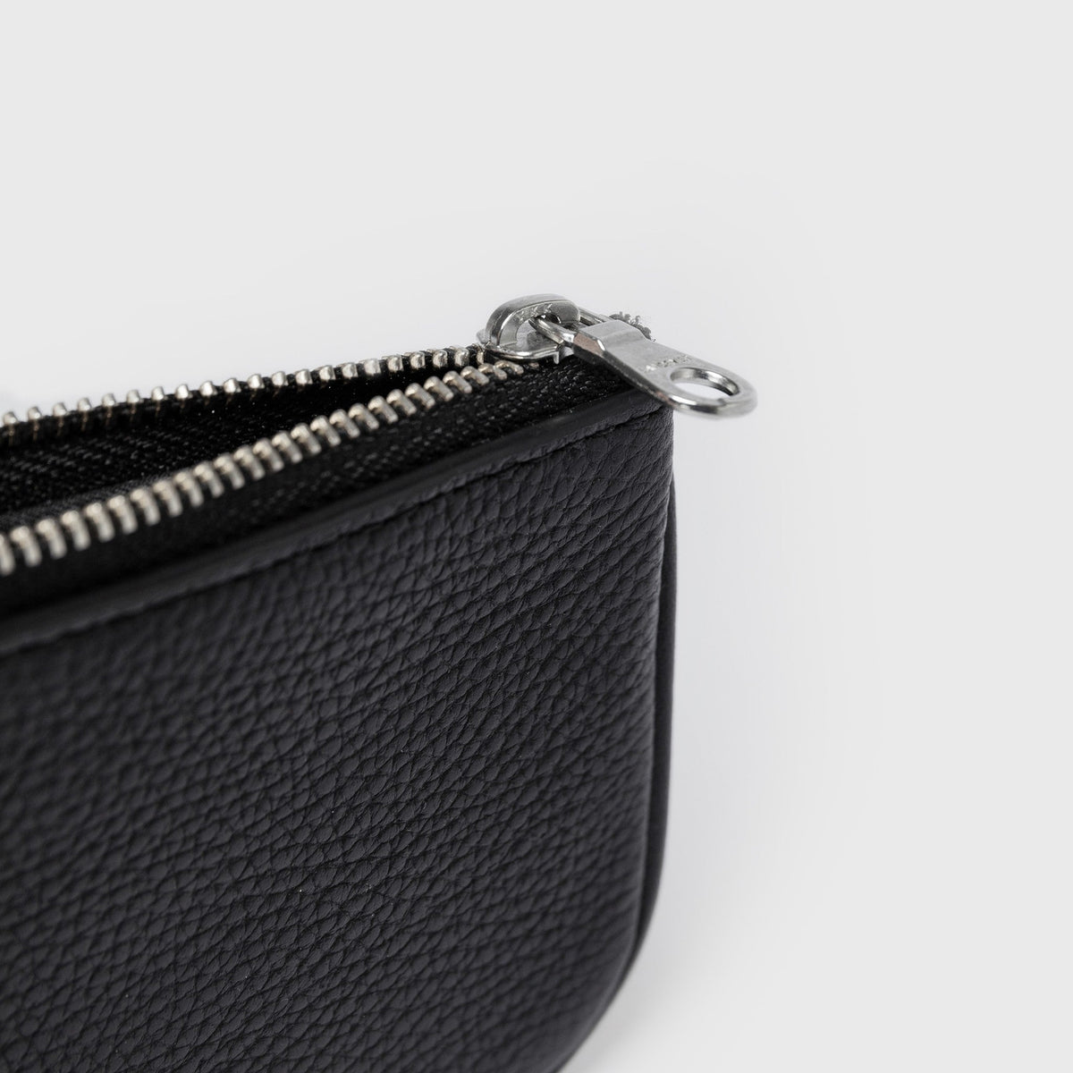 LEATHER ZIP WALLET PIPING