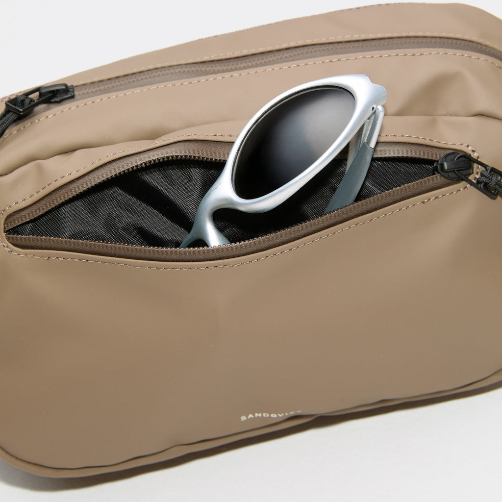 STREAM SLING BAG クレイ