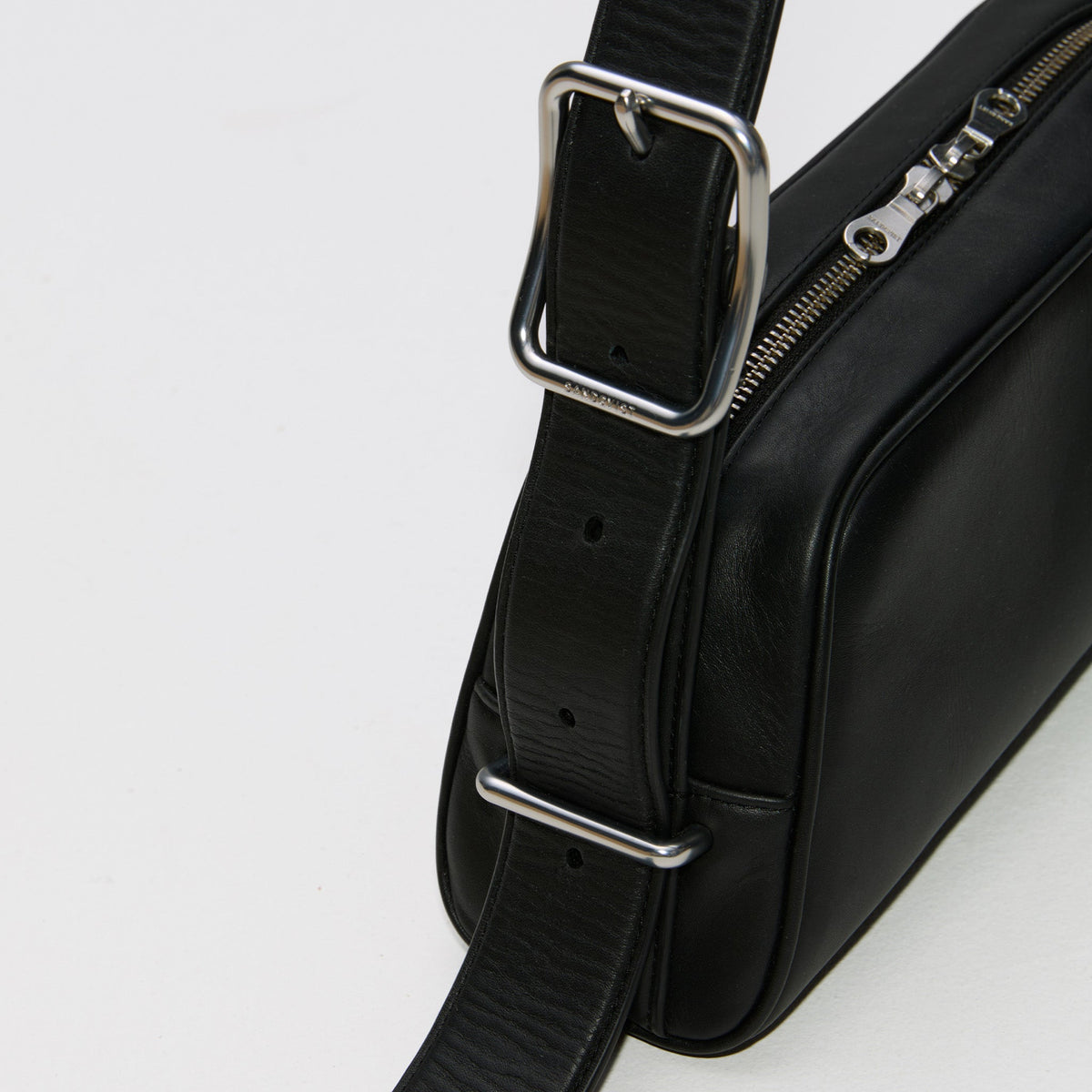 LEATHER BAGUETTE BAG