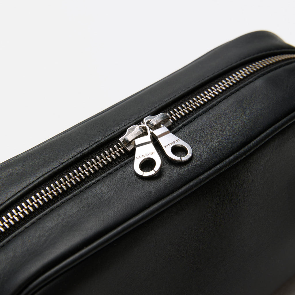 LEATHER BAGUETTE BAG