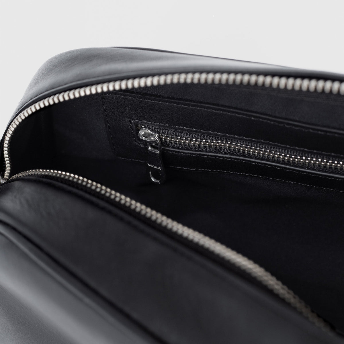 LEATHER BAGUETTE BAG