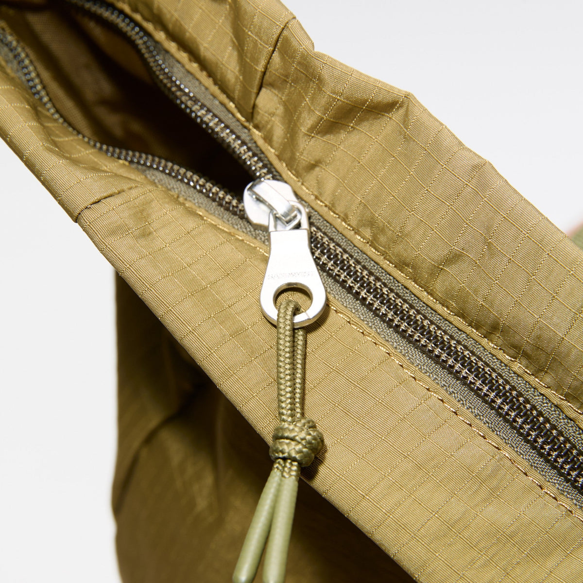 GRID ROLLTOP BACKPACK 16"