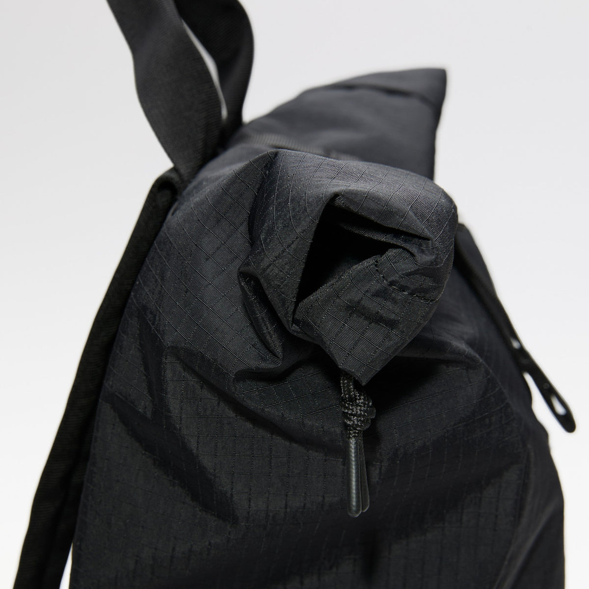 GRID ROLLTOP BACKPACK 16"