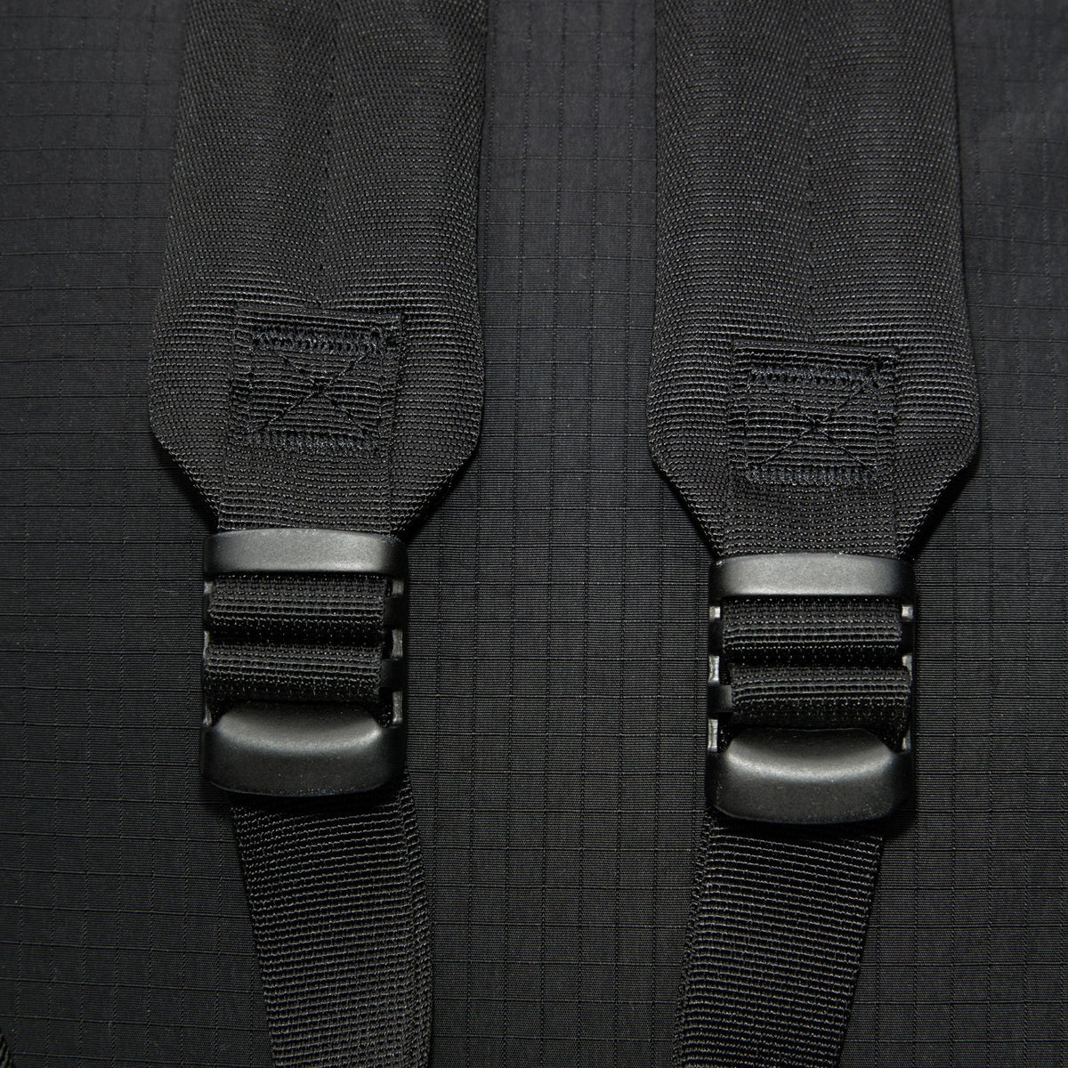 GRID ROLLTOP BACKPACK 16"