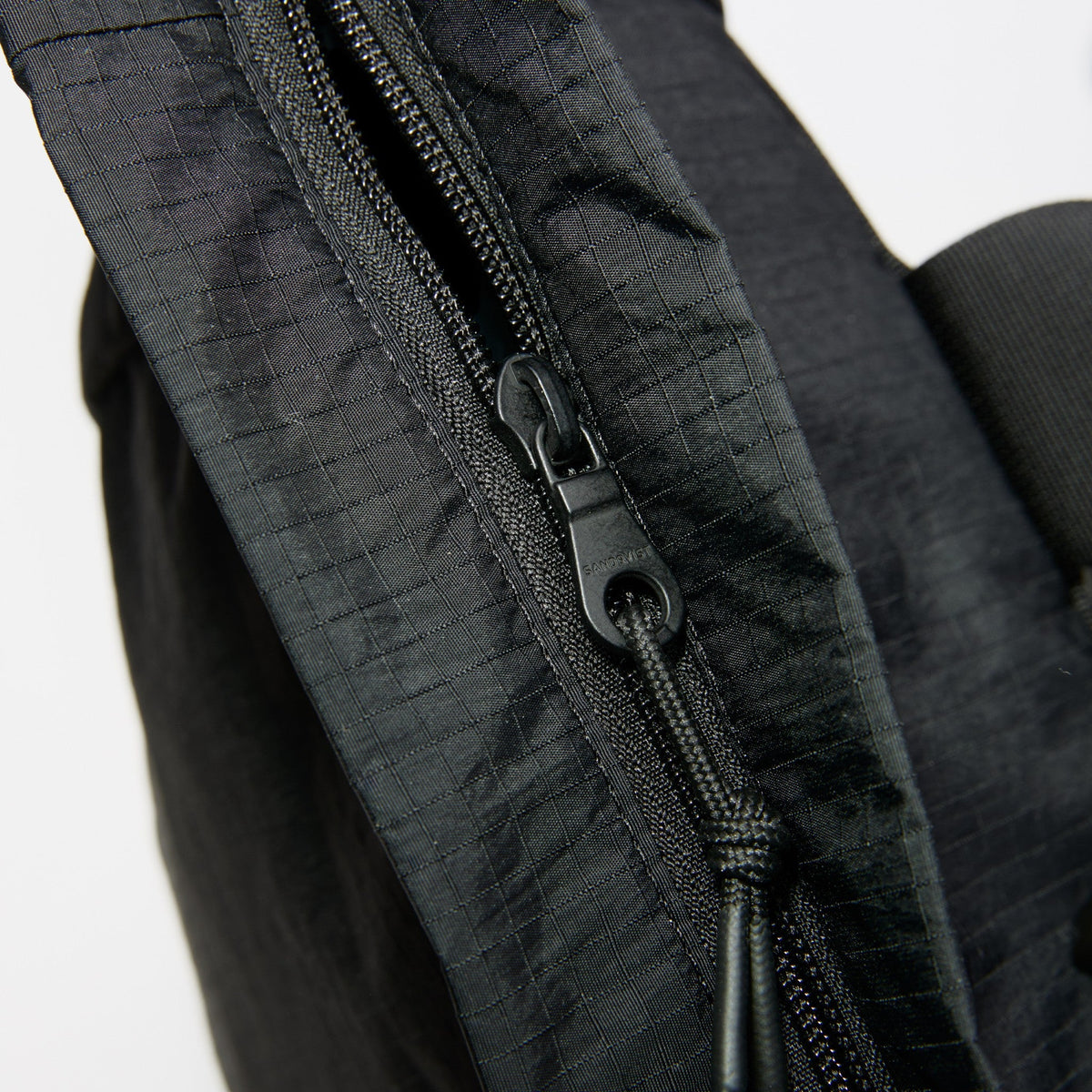 GRID ROLLTOP BACKPACK 16"