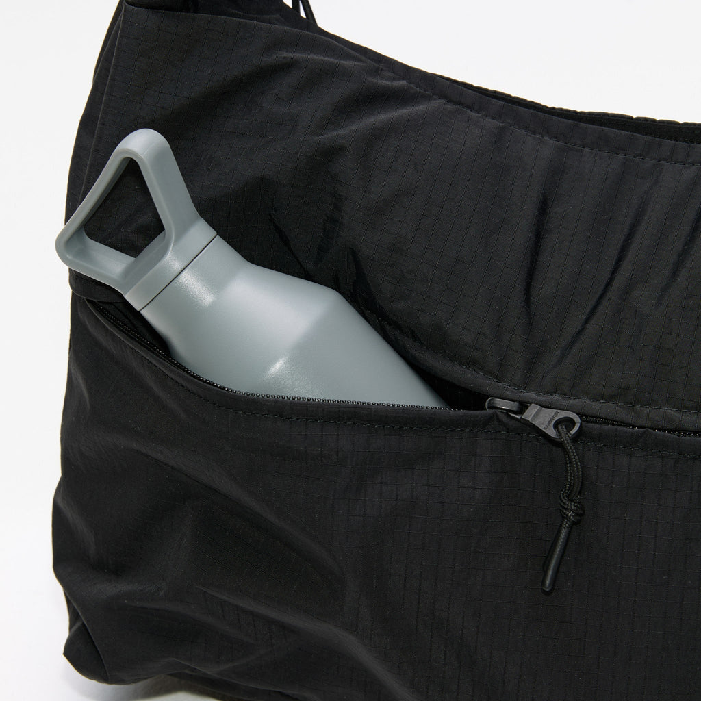 GRID SHOULDER BAG