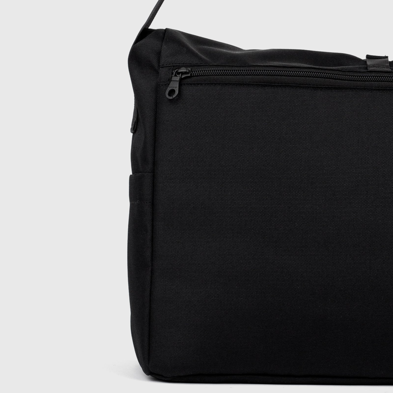 ICON MESSENGER BAG