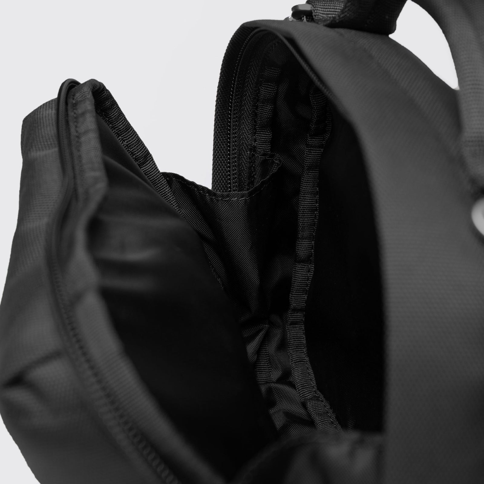 GO SHOULDER BAG