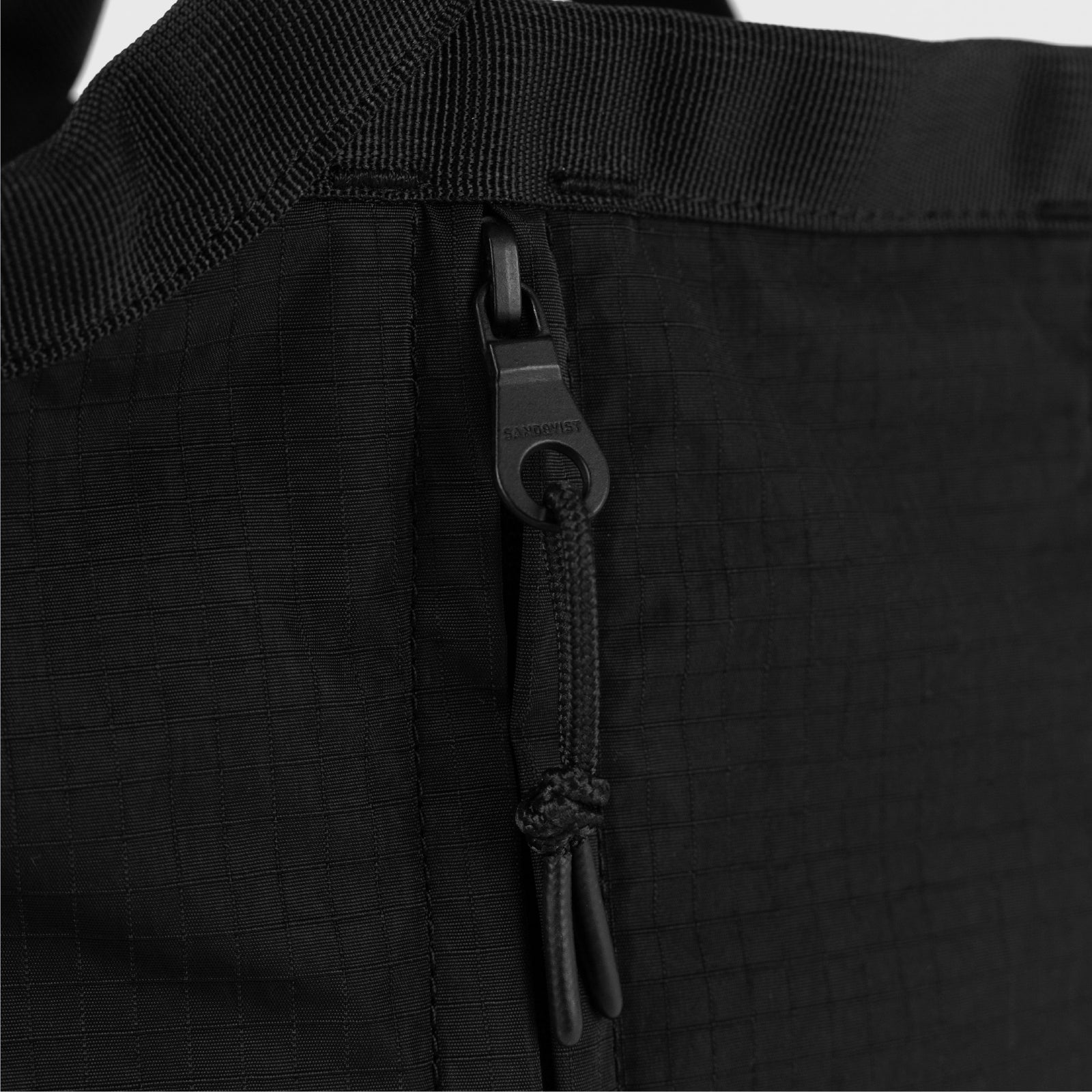 GRID EXPANDABLE CROSSBODY BAG