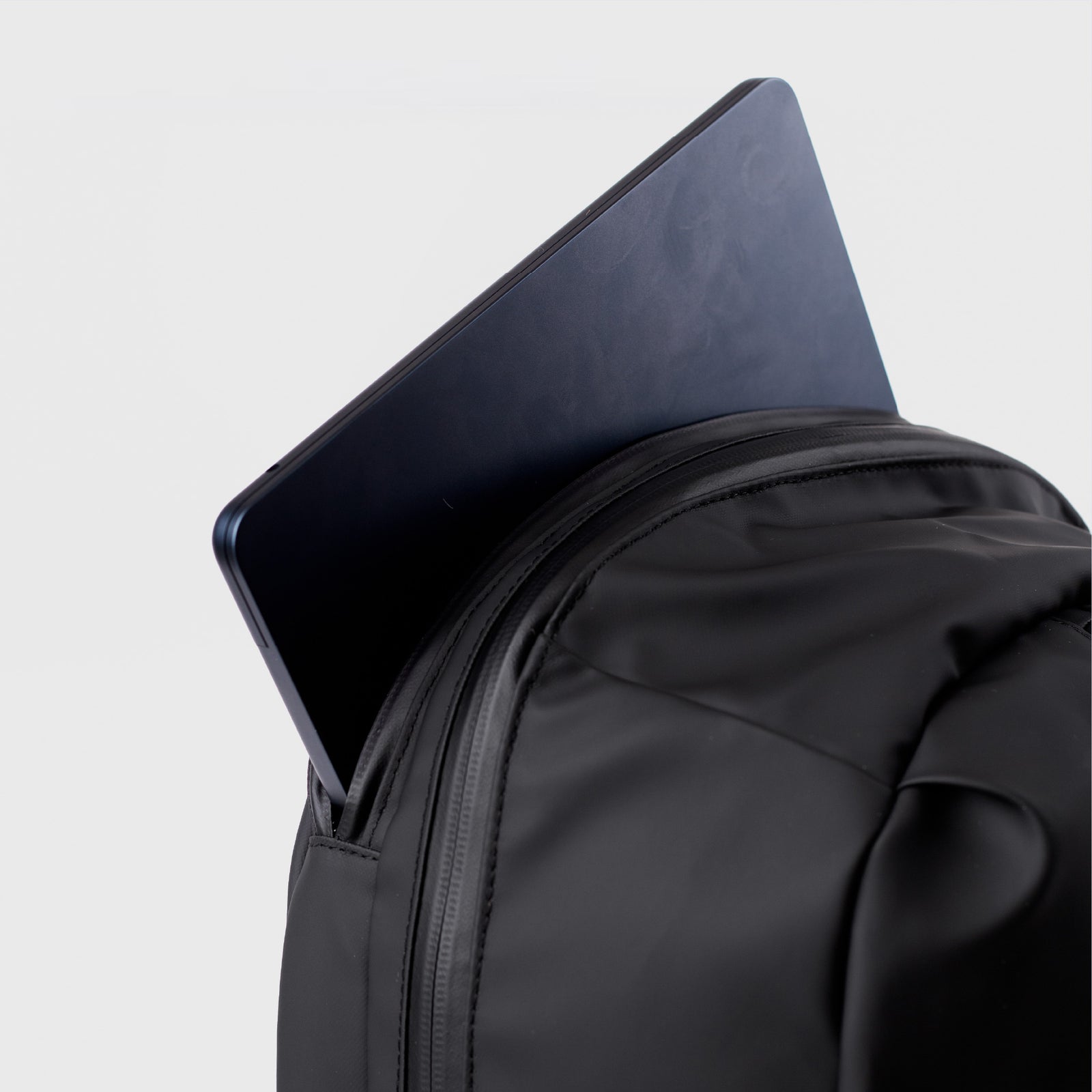 STREAM ZIPPER BACKPACK 16